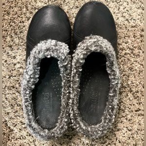 Sanita slip on clogs in black with faux fur minimal wear